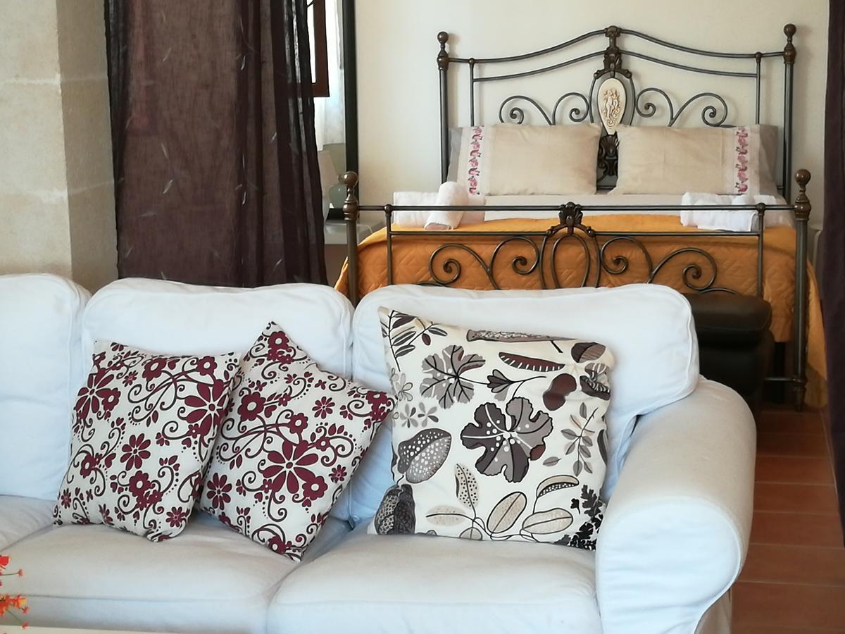 Bed and Breakfast Antico Casale Il Sambuco Manduria Exterior foto